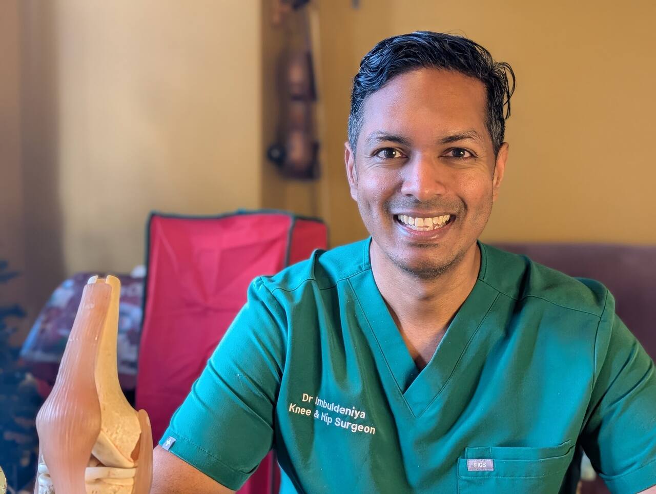 Dr Arj Imbuldeniya, Consultant Knee and Hip Surgeon